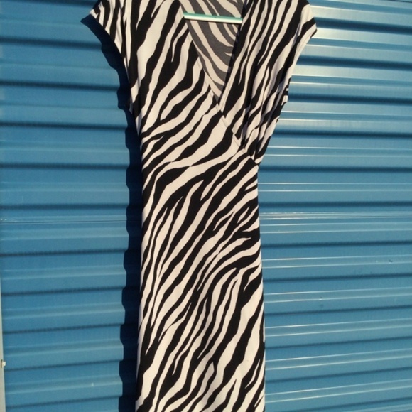 Michael Kors true wrap black&white animal print dress sz M - Picture 2 of 9